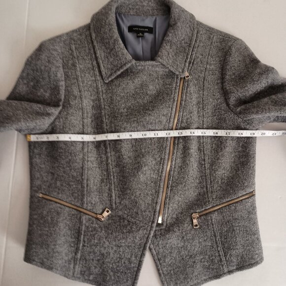 Ann Taylor Wool Blend Gray Textured Cropped Asymmetrical Jacket Women’s Size M - Picture 10 of 15